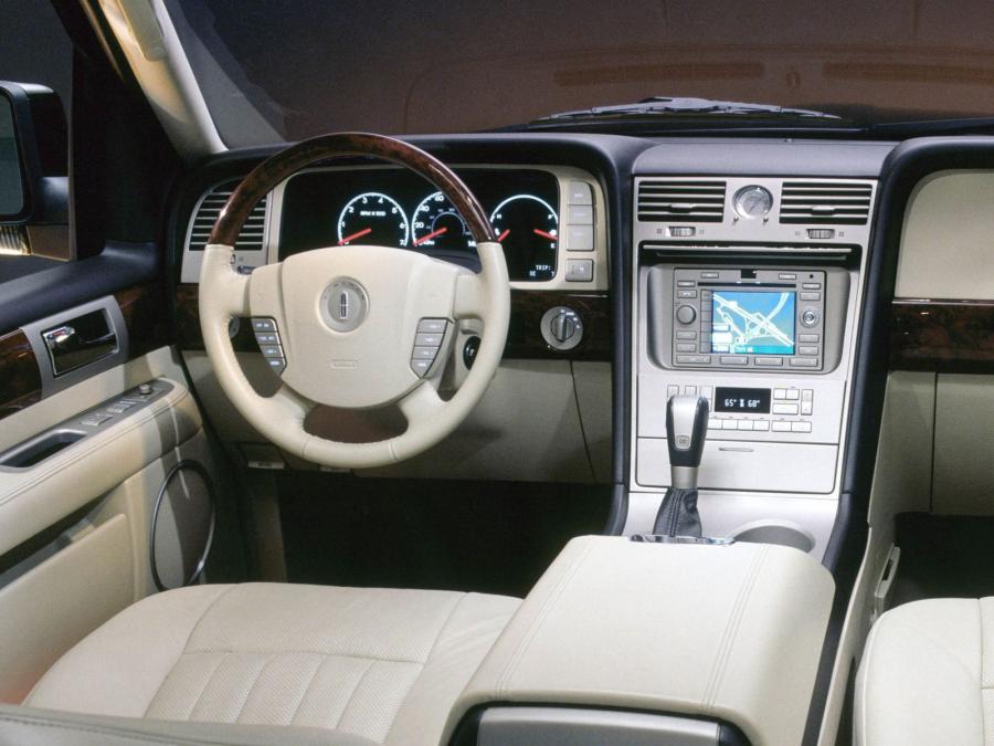  Lincoln Navigator 2002 года  (фото 5 из 16)